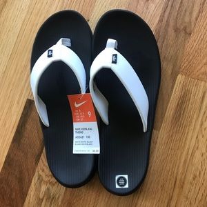 NWT Nike flip flops
